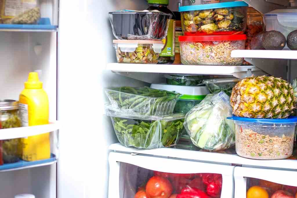 makanan kulkas lemari es doktersehat 696x464 1