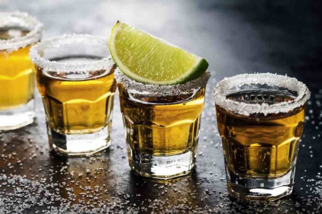 manfaat alkohol doktersehat 696x464 1